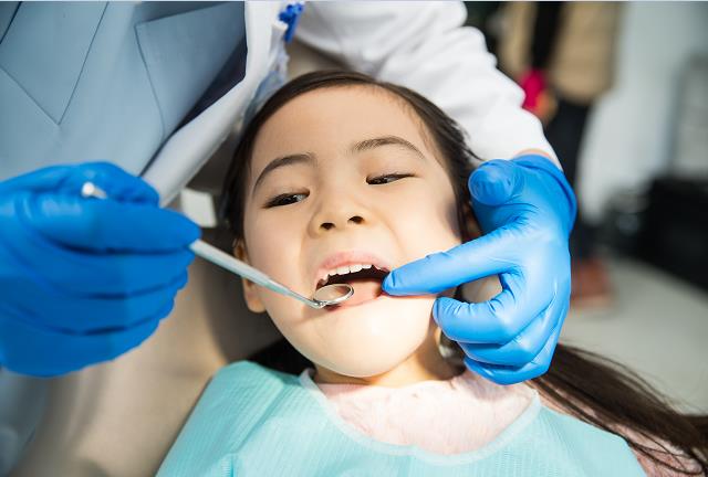如何预防儿童牙齿错位？.jpg