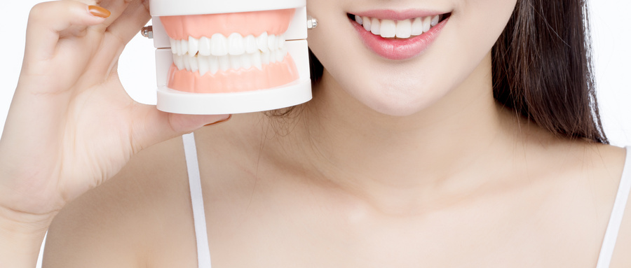 摄图网_500986504_wx_女性牙齿健康（企业商用）.jpg